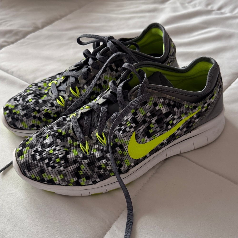 Nike Gray and Lime Patterned Sneakers
